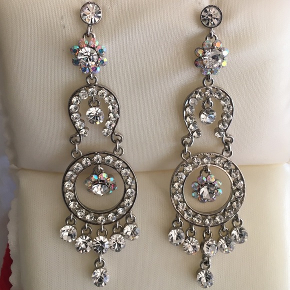 🎀💥GORGEOUS Silver Rhinestones Earrings🎀💥 - Picture 3 of 4