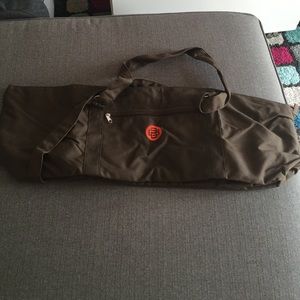 Yoga mat tote with straps
