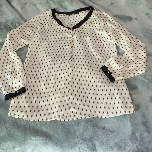 Zara Tops - Zara cream blouse