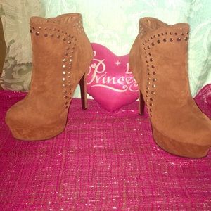 Ankle boots
