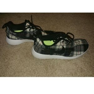 Nike Shoes Womens Plaid Roshe Running Poshmark Nike Shoes Womens Plaid Roshe Running Poshmark