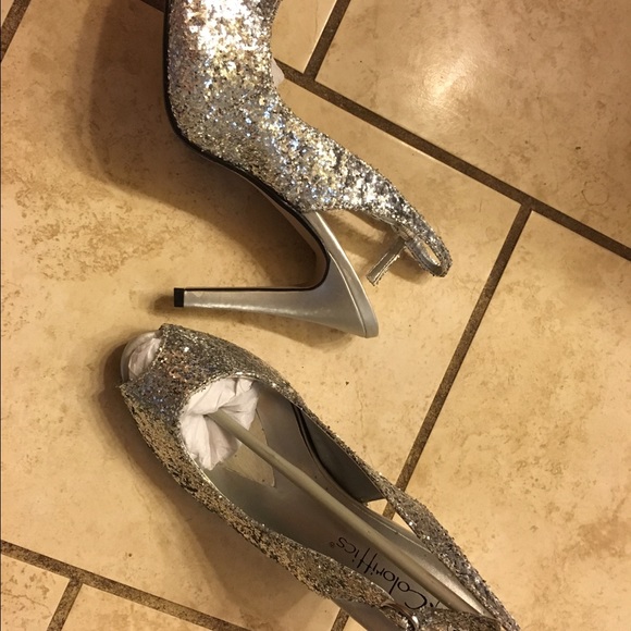 NEVER WORN!!! Silver Gala Glitter Pumps!