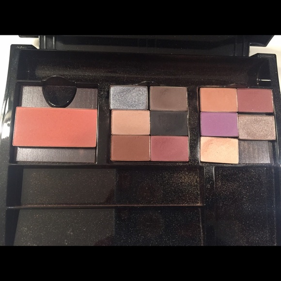 Mary Kay minerals shadows and 1 blush with case