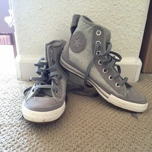 gray high top converse with fur