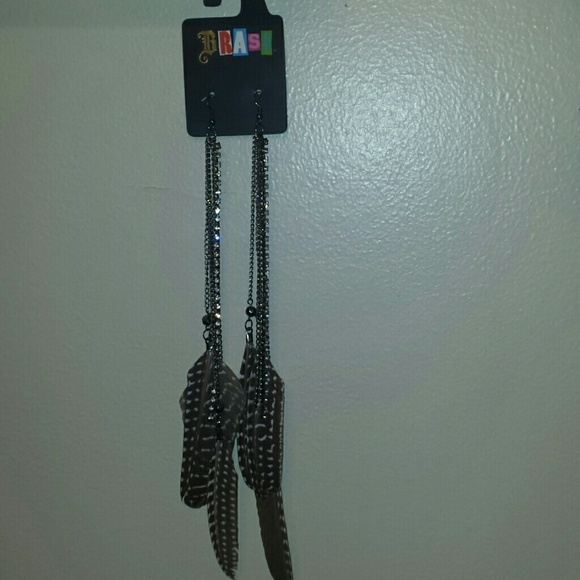 Beige Long Feather Earrings - Picture 2 of 3