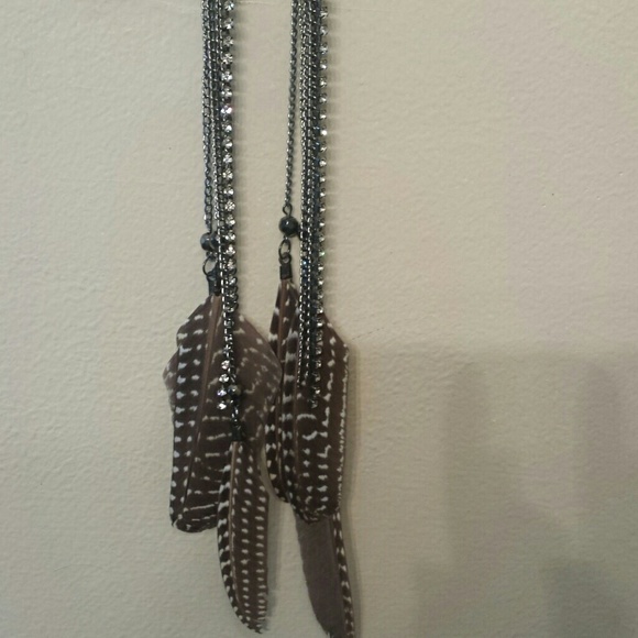 Beige Long Feather Earrings - Picture 3 of 3