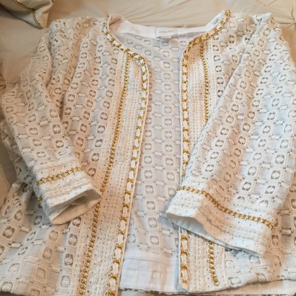 Chico's cropped top lattice design w/ gold accents