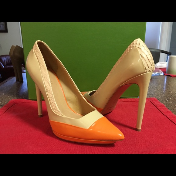 5" pumps, never worn