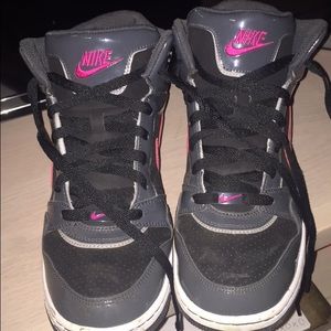AUTHENTIC Nike sneakers!