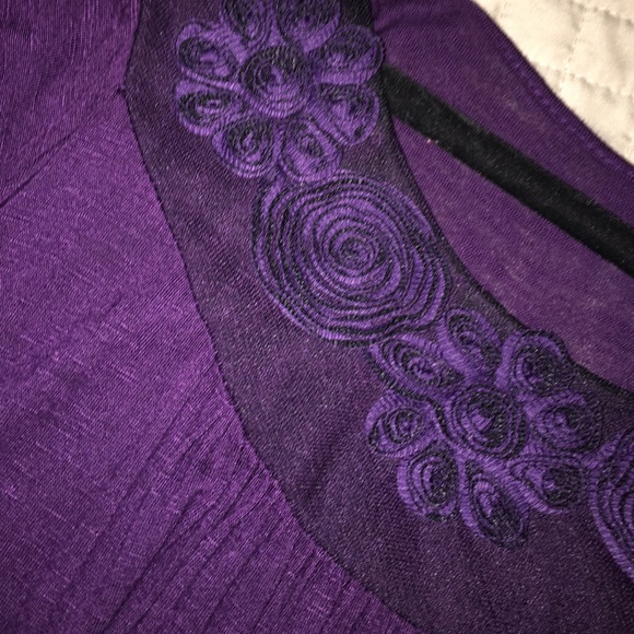Beautiful AGENDA purple emroidered LS knit top - Picture 2 of 4