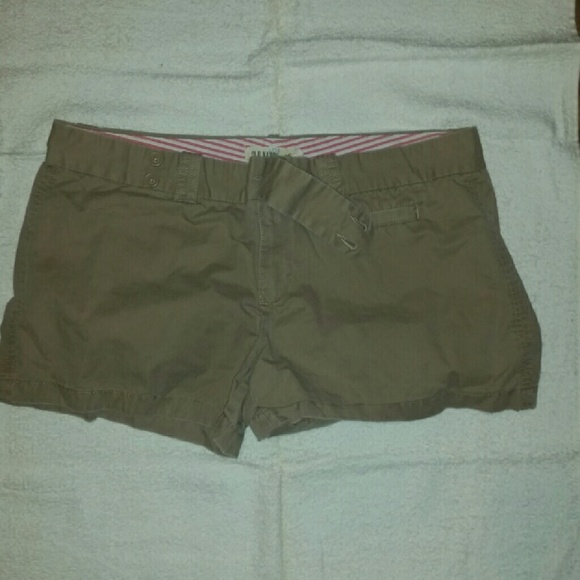 Old Navy khaki shorts size 16