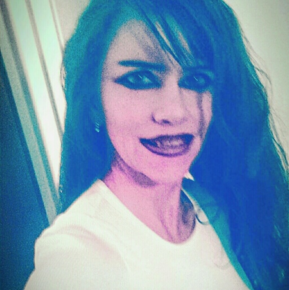 Meet your Posher, Kristy - Picture 4 of 4