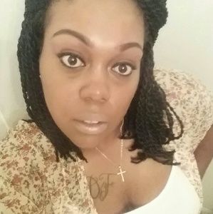 Meet your Posher, Courtney