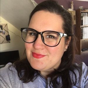 Meet your Posher, Caitlin