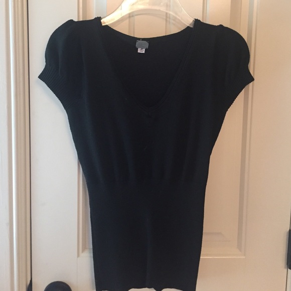 Short sleeve black sweater