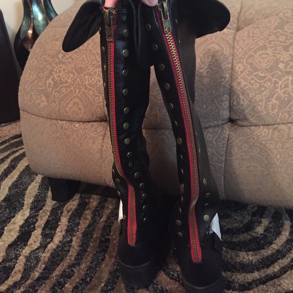 Black boots
