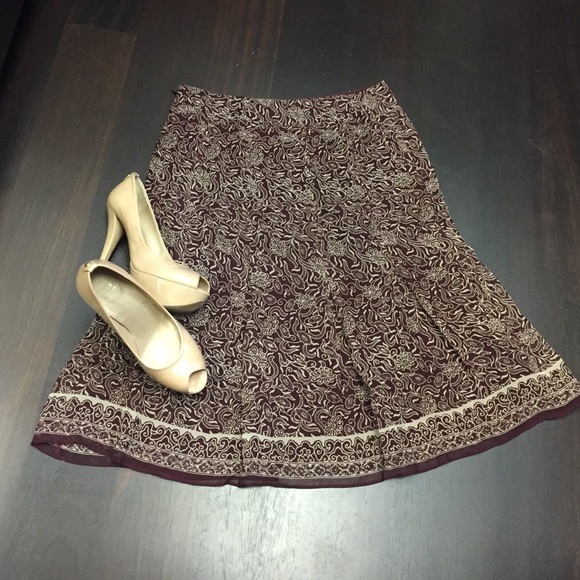 ANN TAYLOR SILK SKIRT ⭐️
