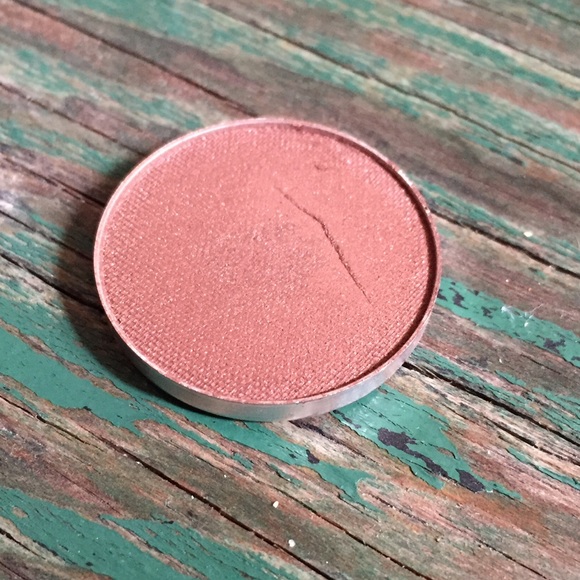 Makeup Geek single eyeshadow in Brown Sugar