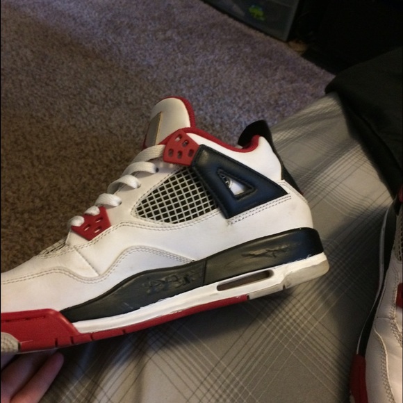 Fire red 4s - Picture 3 of 3