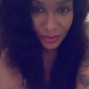 Meet your Posher, Yolanda