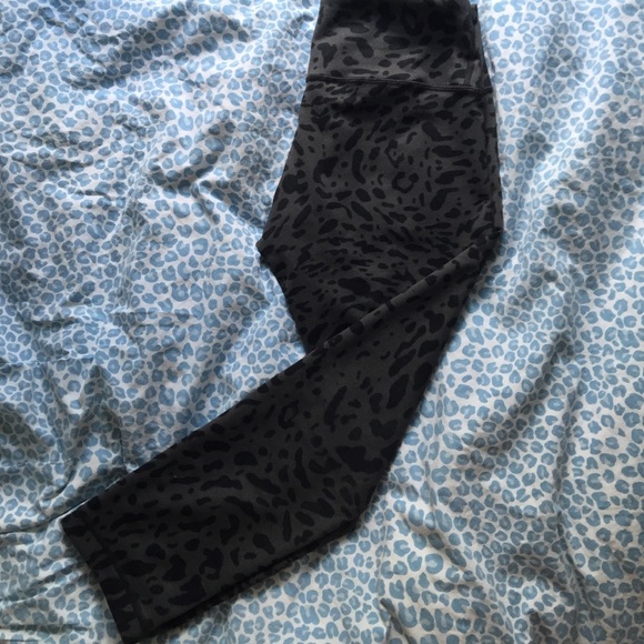 Lululemon leaped print cropped wunder unders