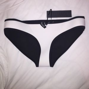 triangl swimwear Swim - Triangl Swimwear White bottoms size small triangl swimwear Swim - Triangl Swimwear White bottoms size small