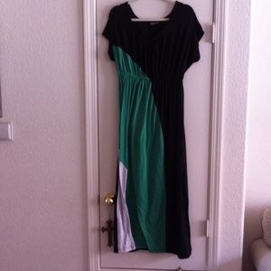 Short sleeved maxi dress with stretch waist