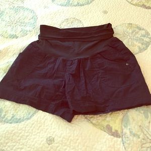 Motherhood maternity shorts small