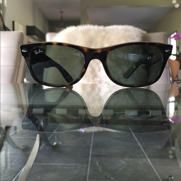 Ray Ban Wayfarer Sunglasses - Picture 2 of 4