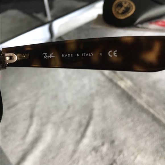 Ray Ban Wayfarer Sunglasses - Picture 3 of 4