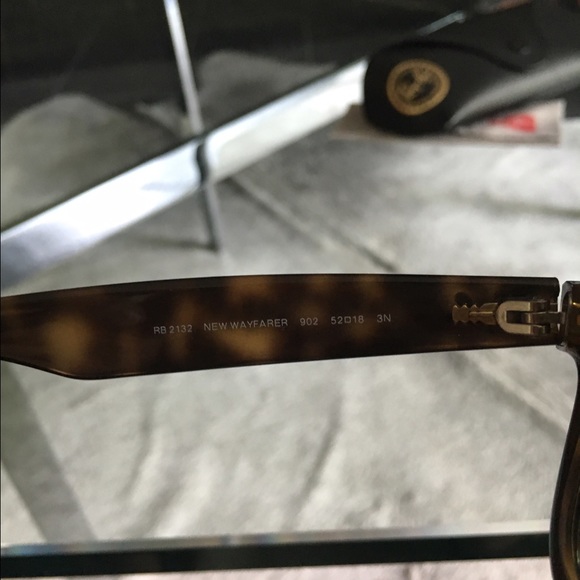 Ray Ban Wayfarer Sunglasses - Picture 4 of 4