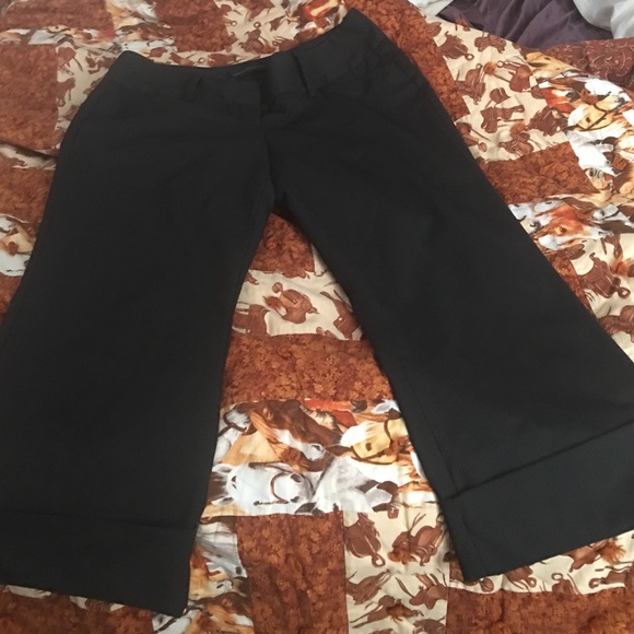 Women's Express Editor Capri-black pinstriped