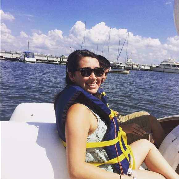 Meet your Posher, Nicole - Picture 3 of 3