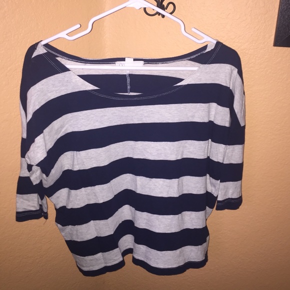 Over the shoulder crop tee