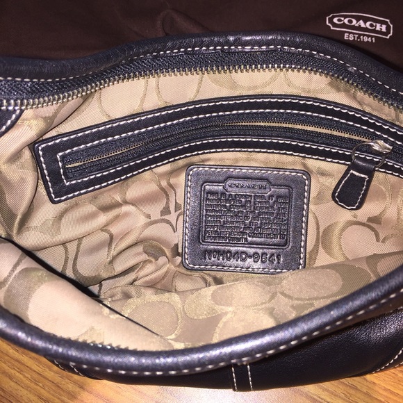 Coach purse (small) 🚫TRADES🚫 - Picture 2 of 2