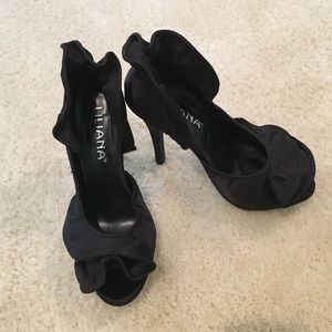Black Ruffle Heels