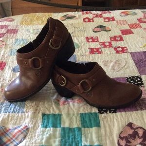 Born Sz 7 Brown Leather ankle booties EUC