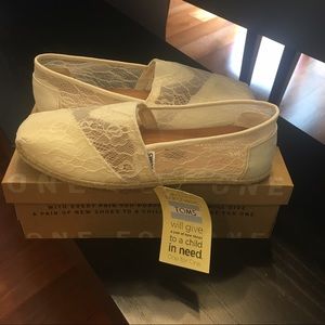 Brand new classic white lace Toms
