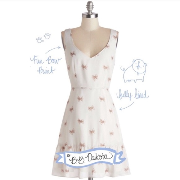 BB Dakota size 4 cream bow dress