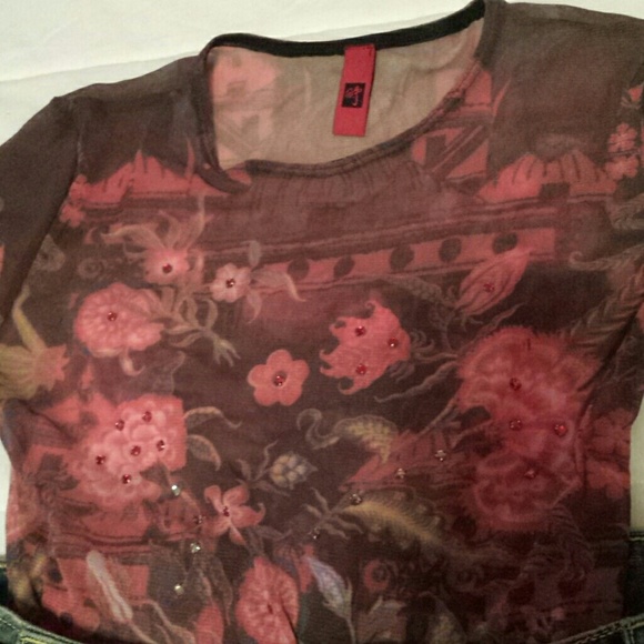 SOLD IN BUNDLE-Awesome mesh top - Picture 2 of 3