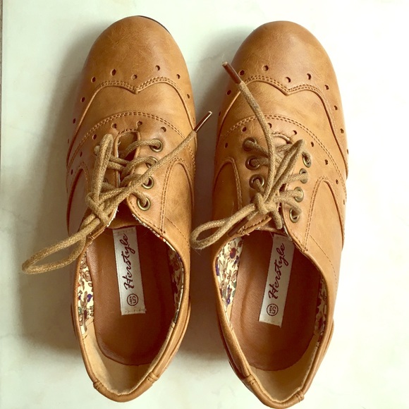 Oxford style flats. Worn once !