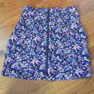 Cute zip up flowered skirt