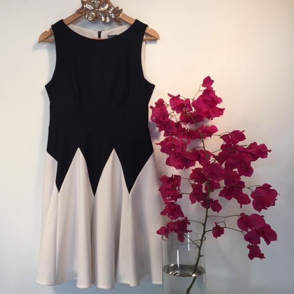 Black and white stunning dress - Picture 1 of 4