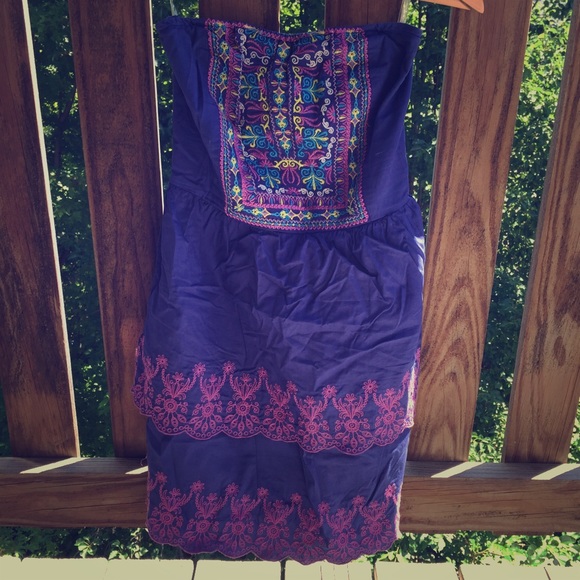 Embroidered strapless dress