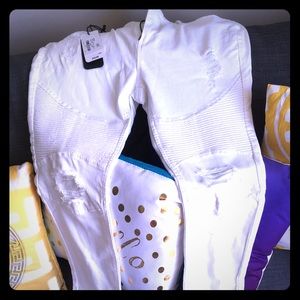Women's white distressed pants