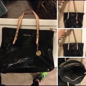 Micheal Kors purse