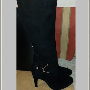 Stunning Antonio Melani Suede Boots
