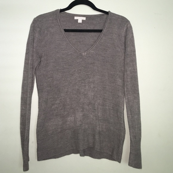New York and Company grey Vneck sweater - Picture 1 of 3