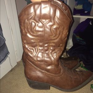 brown cowgirl boots
