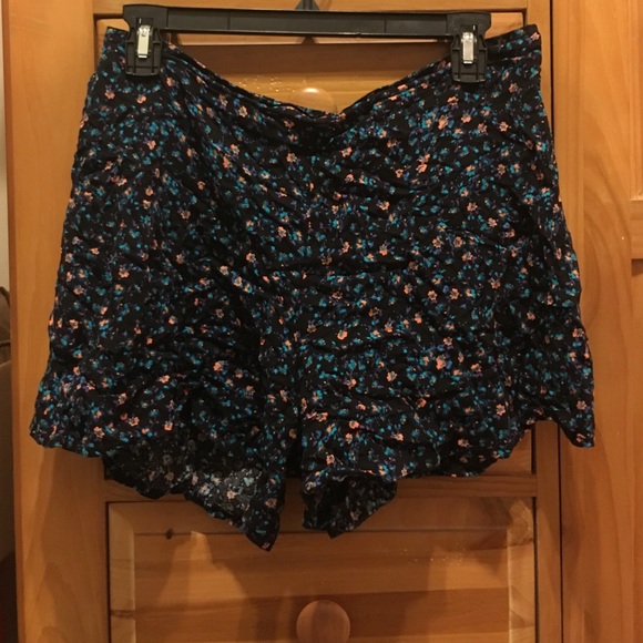 Floral high wasted flowy shorts